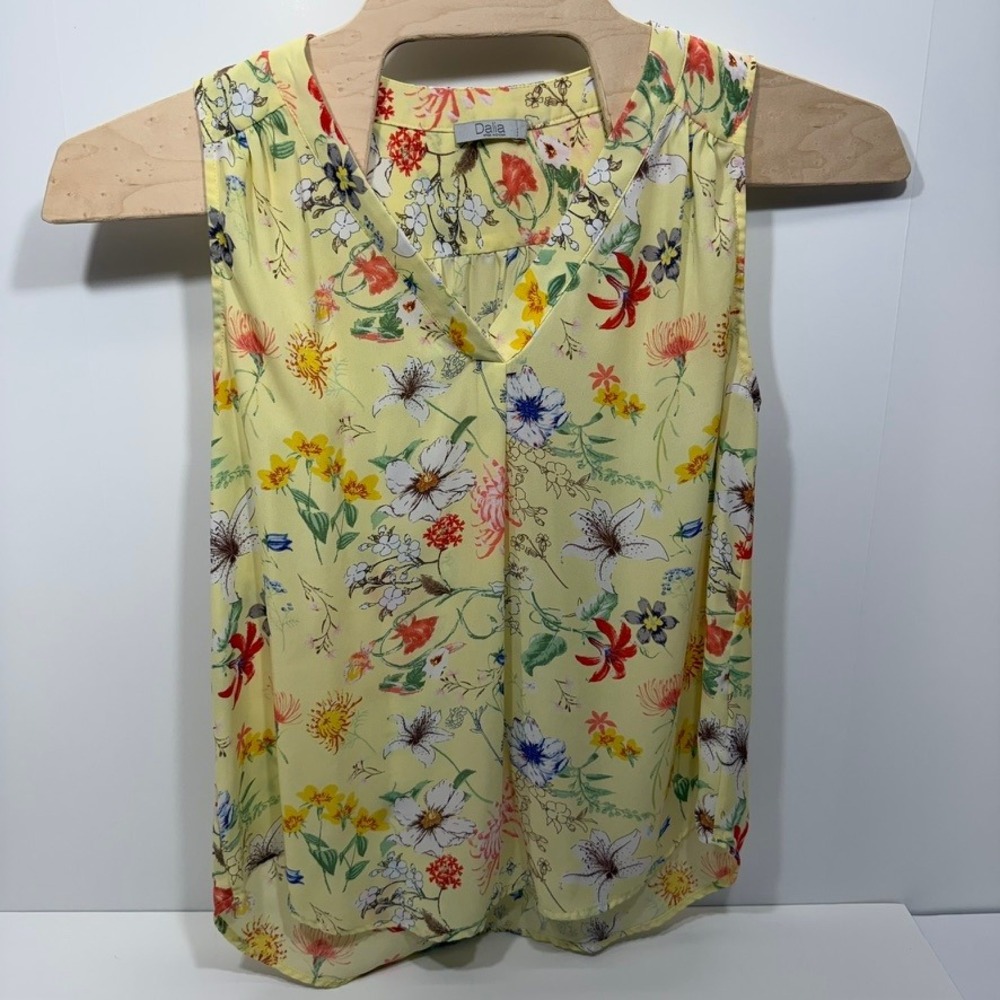 Dalia Yellow Floral Sleeveless V-Neck Blouse MB5799-122AM54 Polyester Top